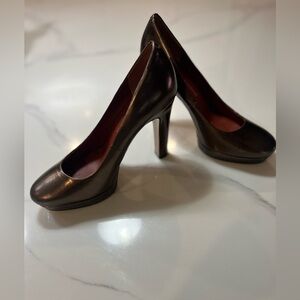 New Marc Jacobs Gunmetal Leather Bronze Heels. size 9.5